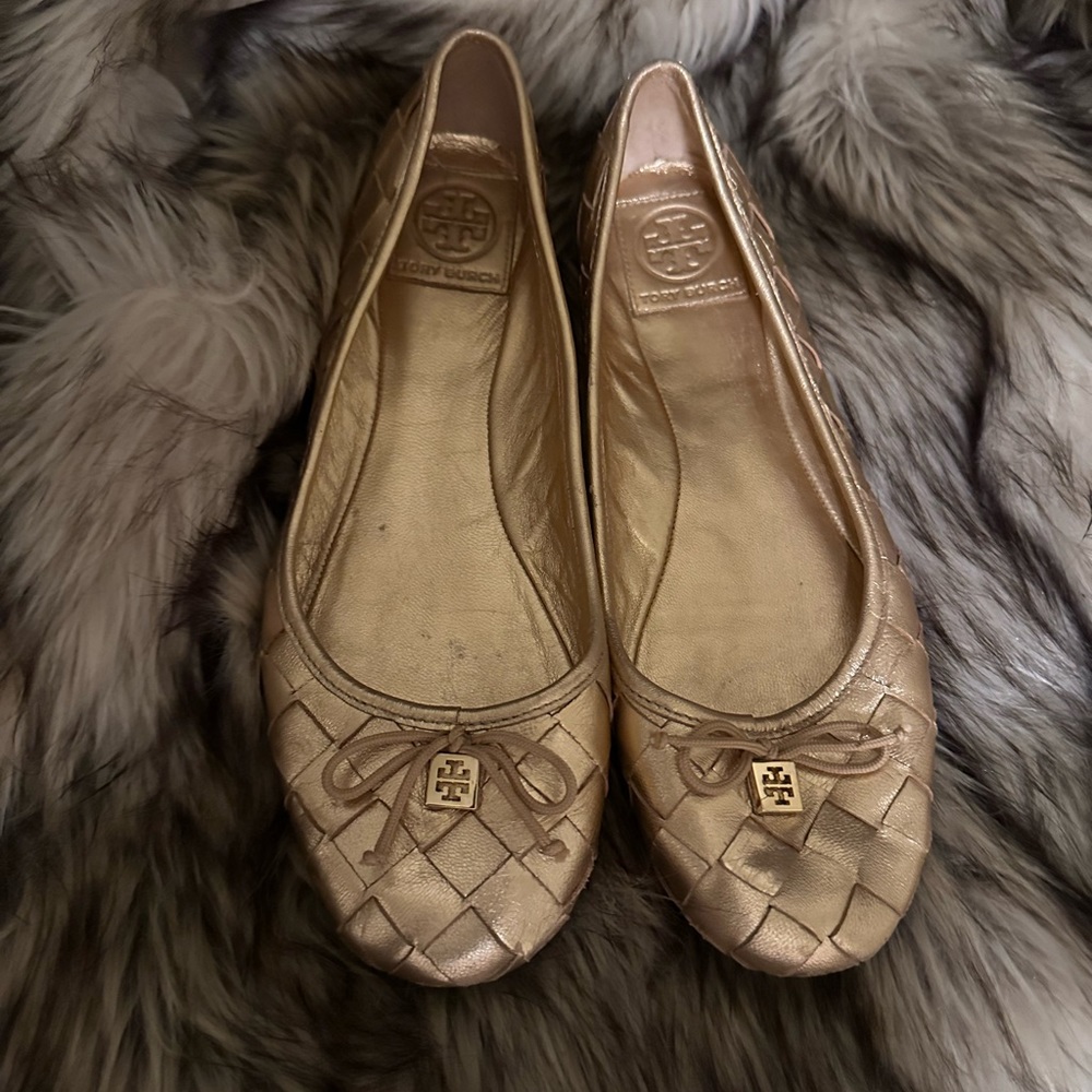 Tory Burch gold leather weave flats. Good overall condition. - Picture 8 of 11